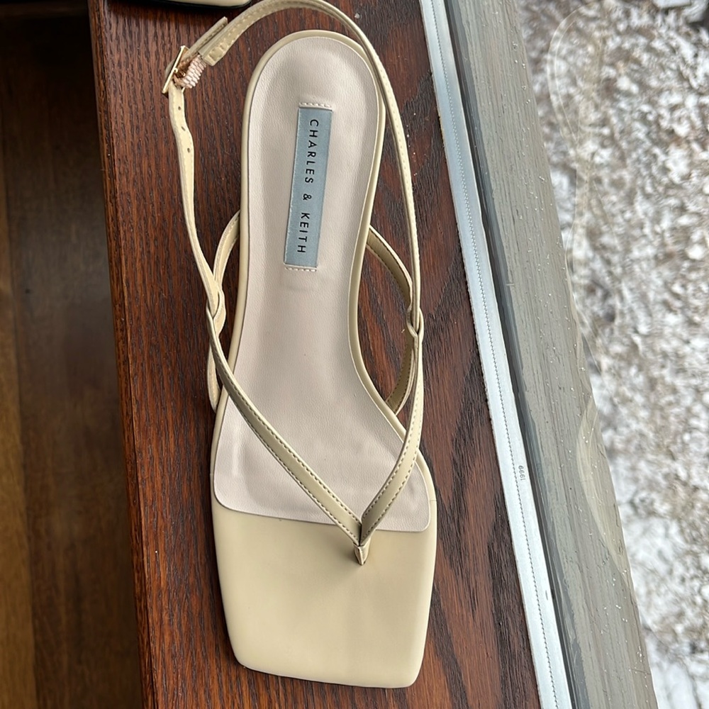 Charles & Keith Sandal in Vanilla Leather size 38 EU NWT
